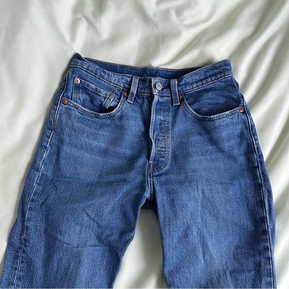Levi’s 501 Original Cropped Jean - Picture 3 of 10